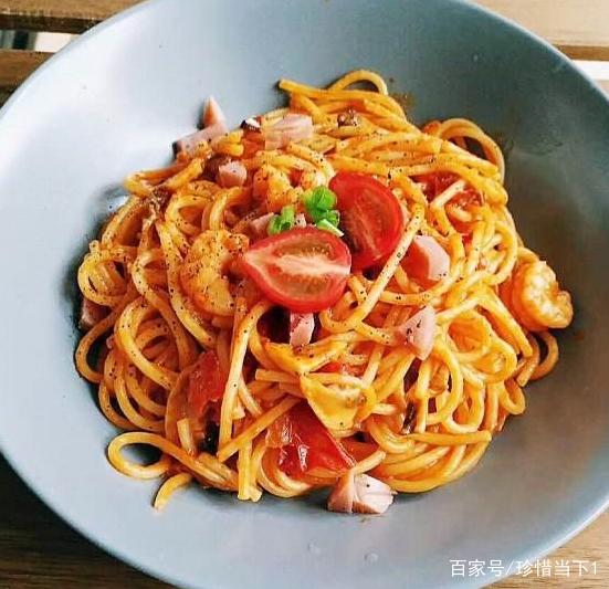 家常尖椒炒肉——五星级大厨教你炒出家的味道